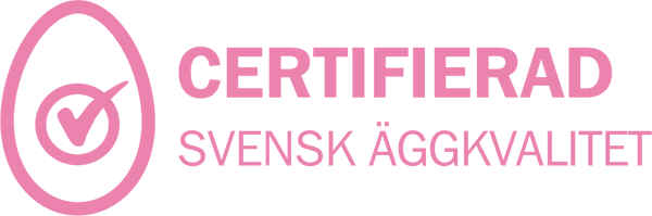 Certifierad svensk äggkvalitet En rosa kontur av ett ägg med en bock inuti bredvid texten CERTIFIERAD SVENSK ÄGGKVALITET i rosa typsnitt på en ljus bakgrund.