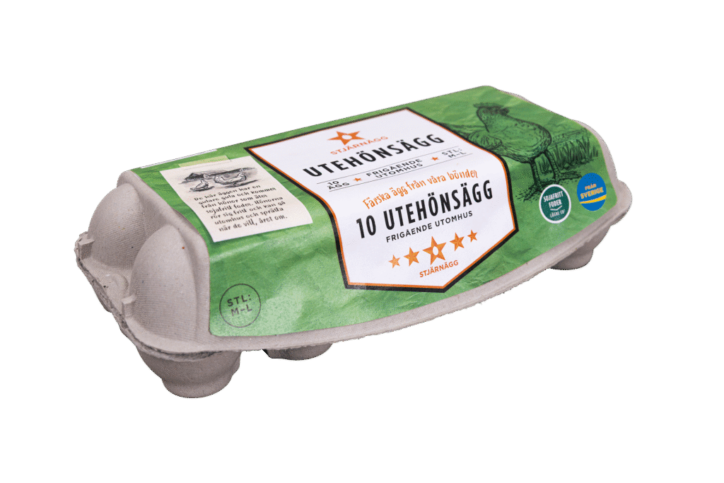 En kartong med 10 ägg från frigående höns med grön och vit svensk förpackning, märkt "UTEHÖNSÄGG". Kartongen är tillverkad av återvunnet papper och är försluten, med en illustration av en kyckling och en trestjärnig etikett.