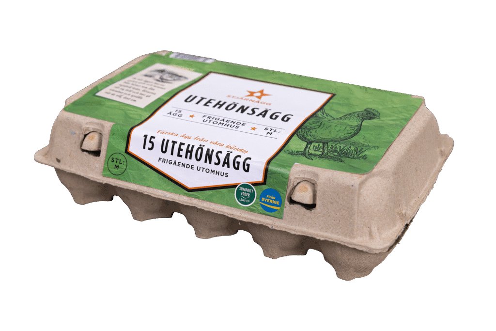 En sluten kartong innehållande 15 ägg från frigående höns, märkt UTEHÖNSÄGG, med grön och vit förpackning och en illustration av en kyckling på toppen.
