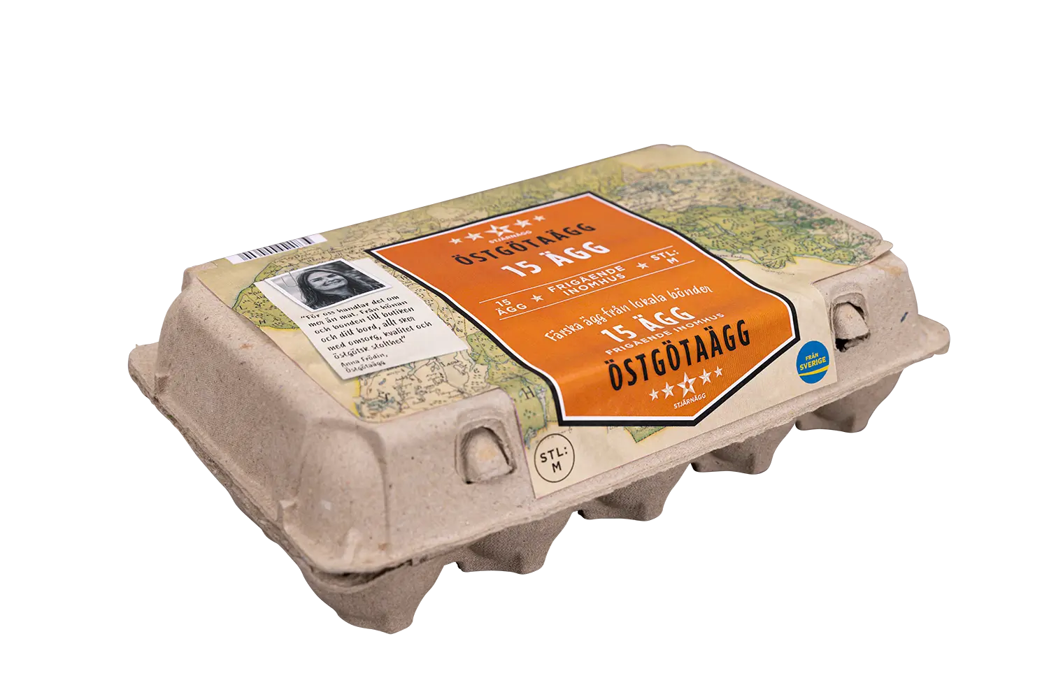 En sluten kartong med Östgötaägg, innehållande 15 ägg. Kartongförpackningen har en kartliknande design och en orange etikett med text på svenska.