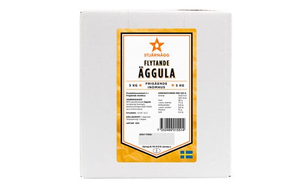 En vit 5-kilosförpackning med Stjärnägg Flytande Äggula med gul etikett och näringsinformation på svenska. En svensk flagga syns längst ner till höger på etiketten.